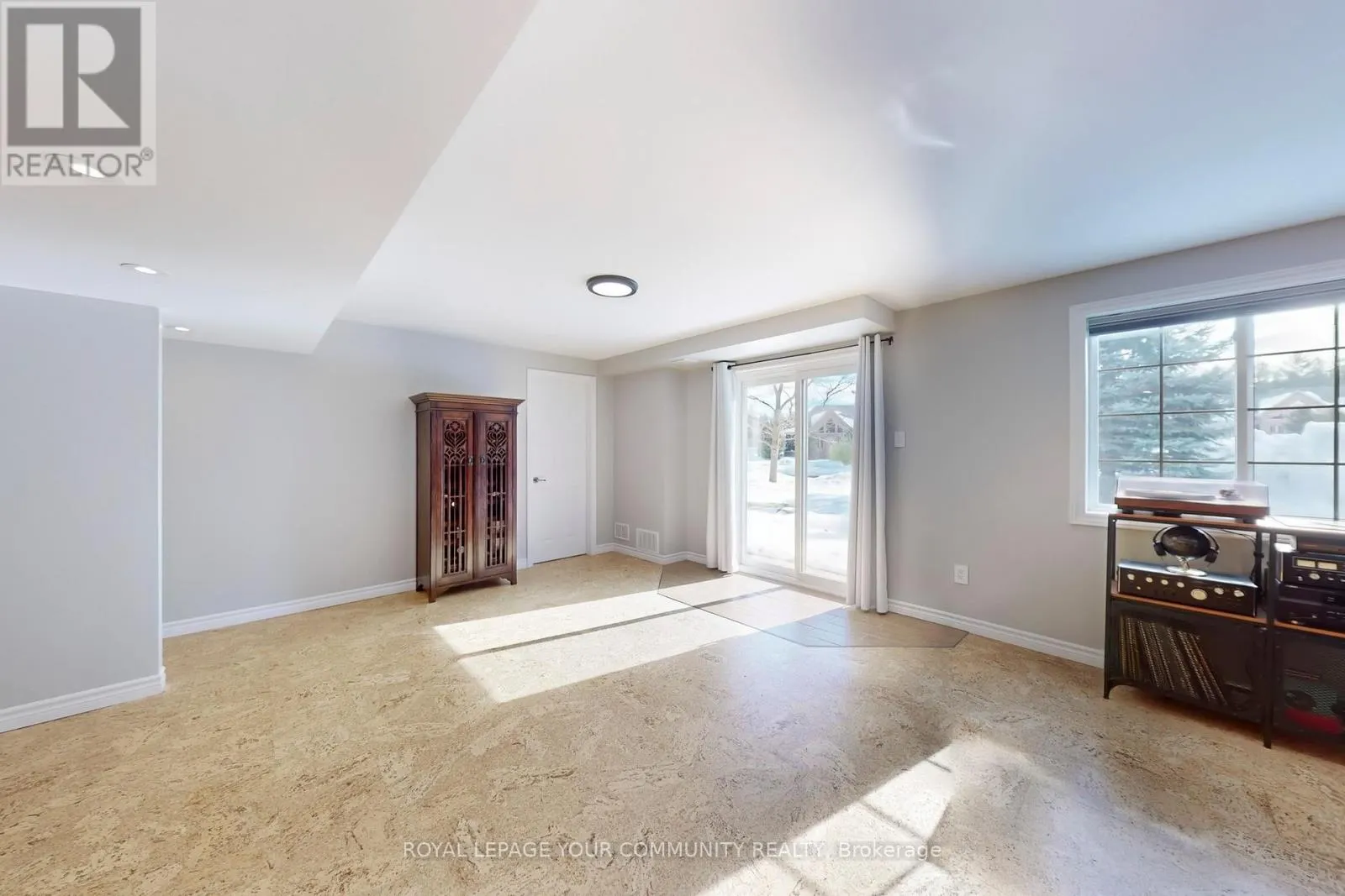 6 - 10 REDDINGTON DRIVE