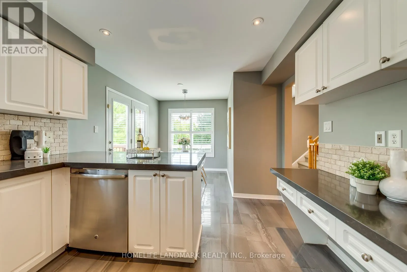 2503 GILL CRESCENT