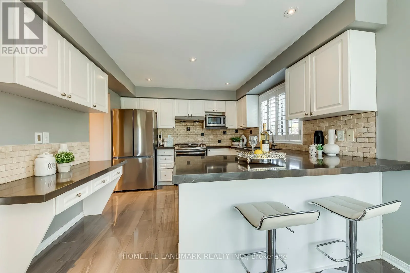 2503 GILL CRESCENT