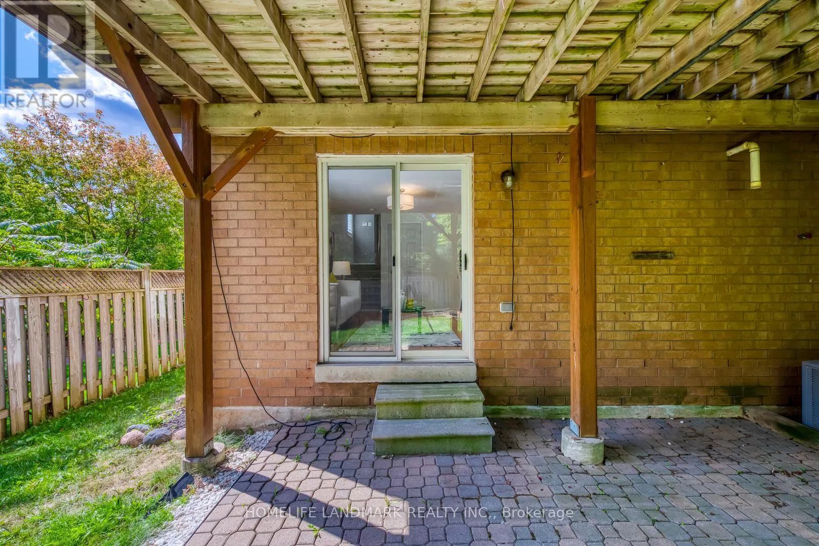2503 GILL CRESCENT