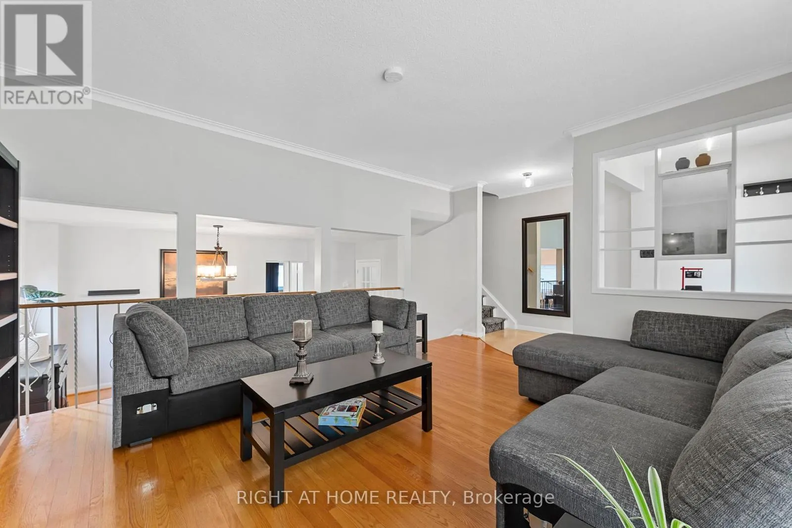 19 DUNSANY CRESCENT