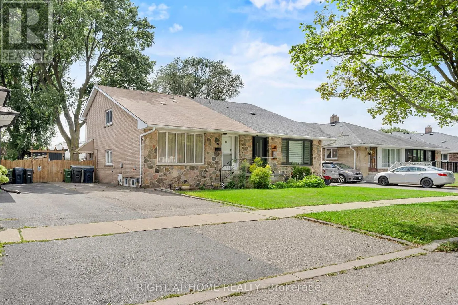 19 DUNSANY CRESCENT