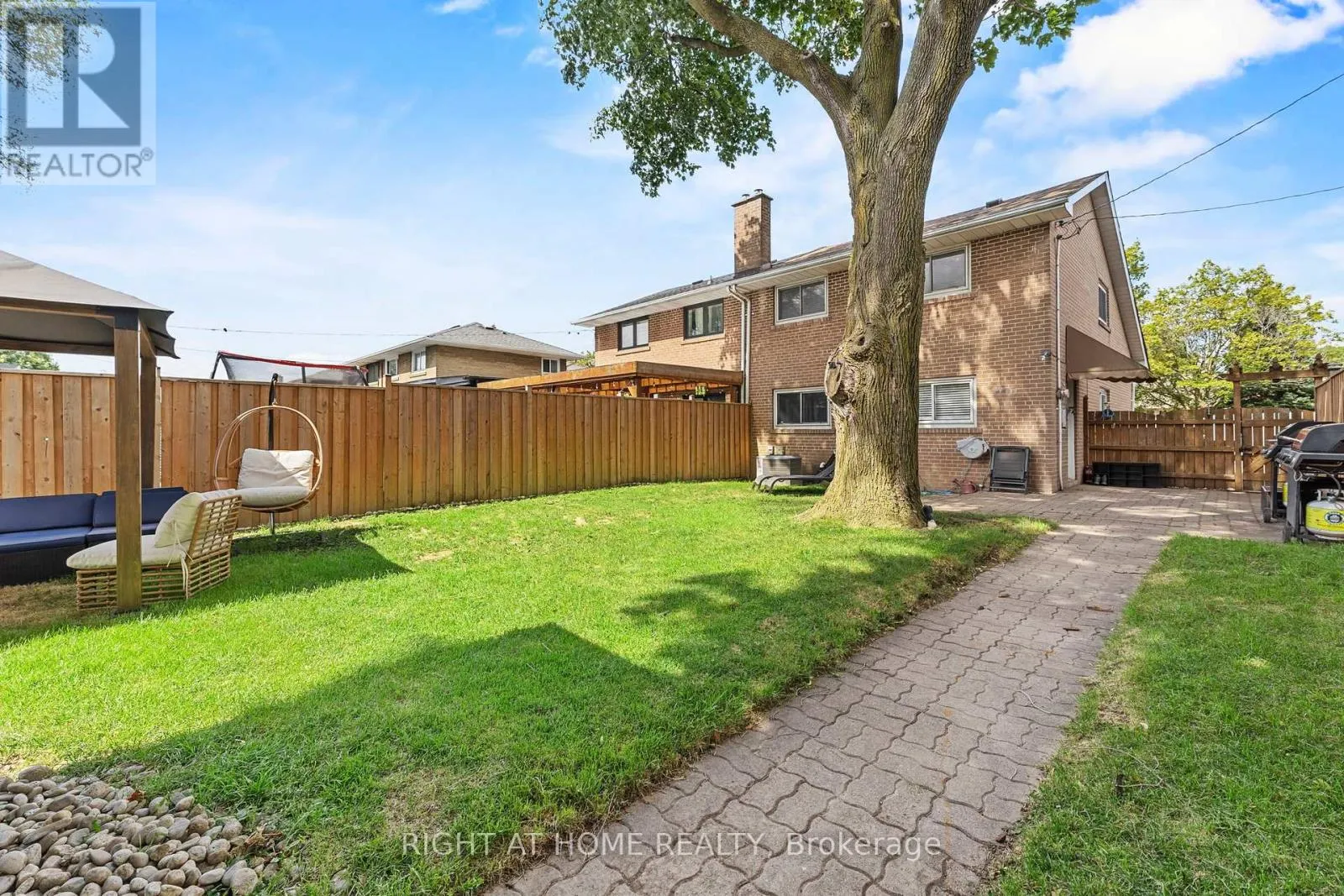 19 DUNSANY CRESCENT