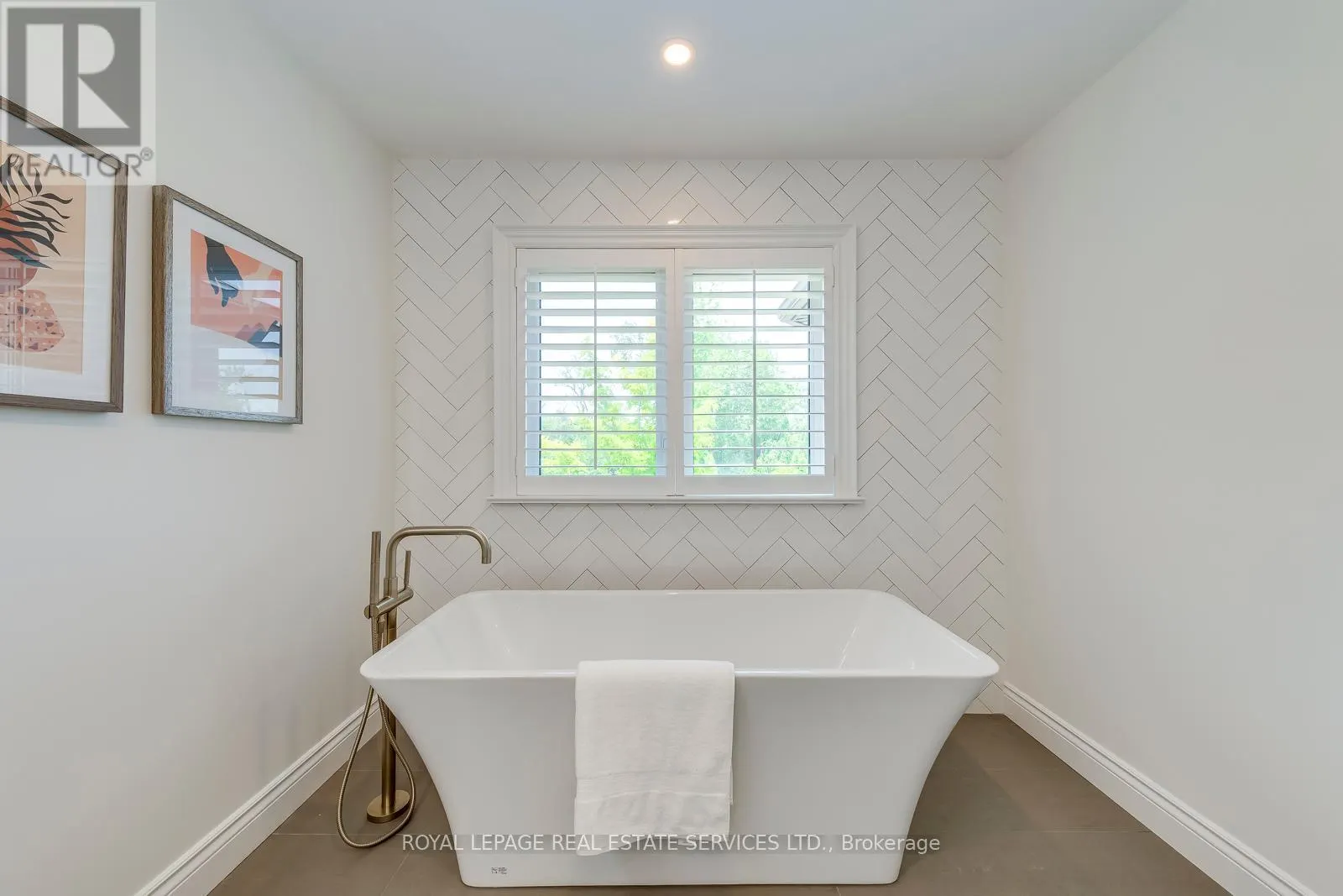 1387 BAYSHIRE DRIVE