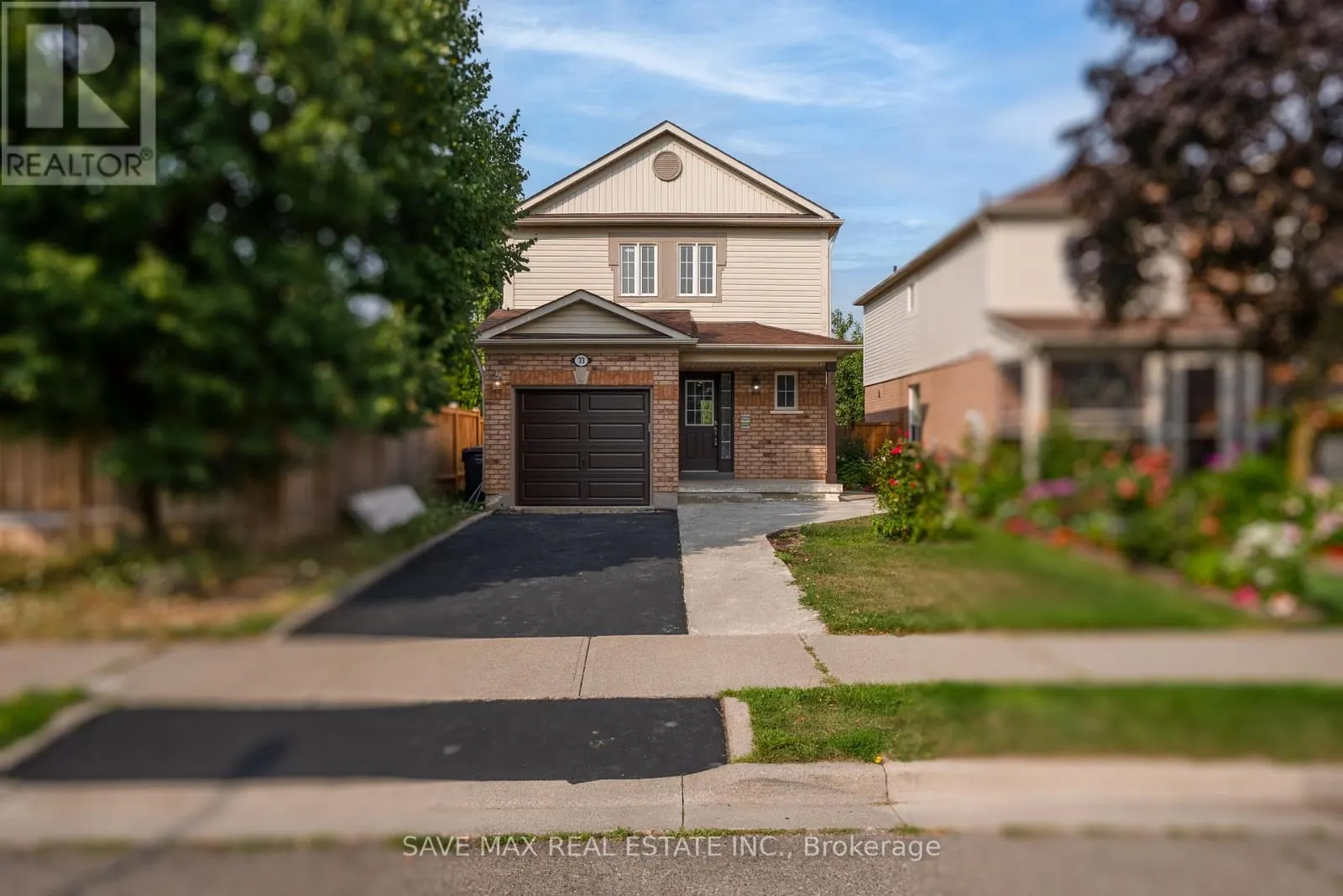 33 HEATHWOOD DRIVE