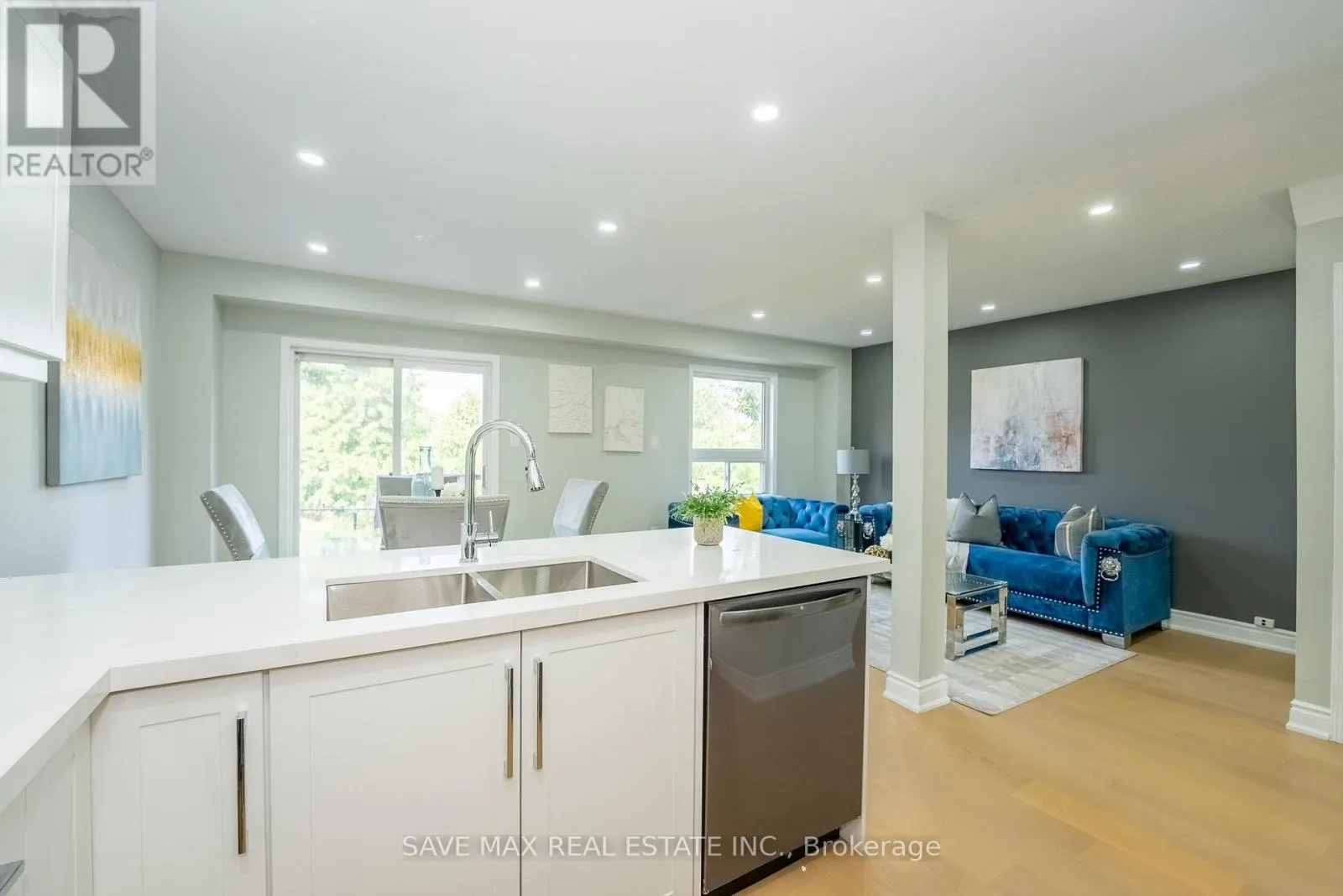 33 HEATHWOOD DRIVE