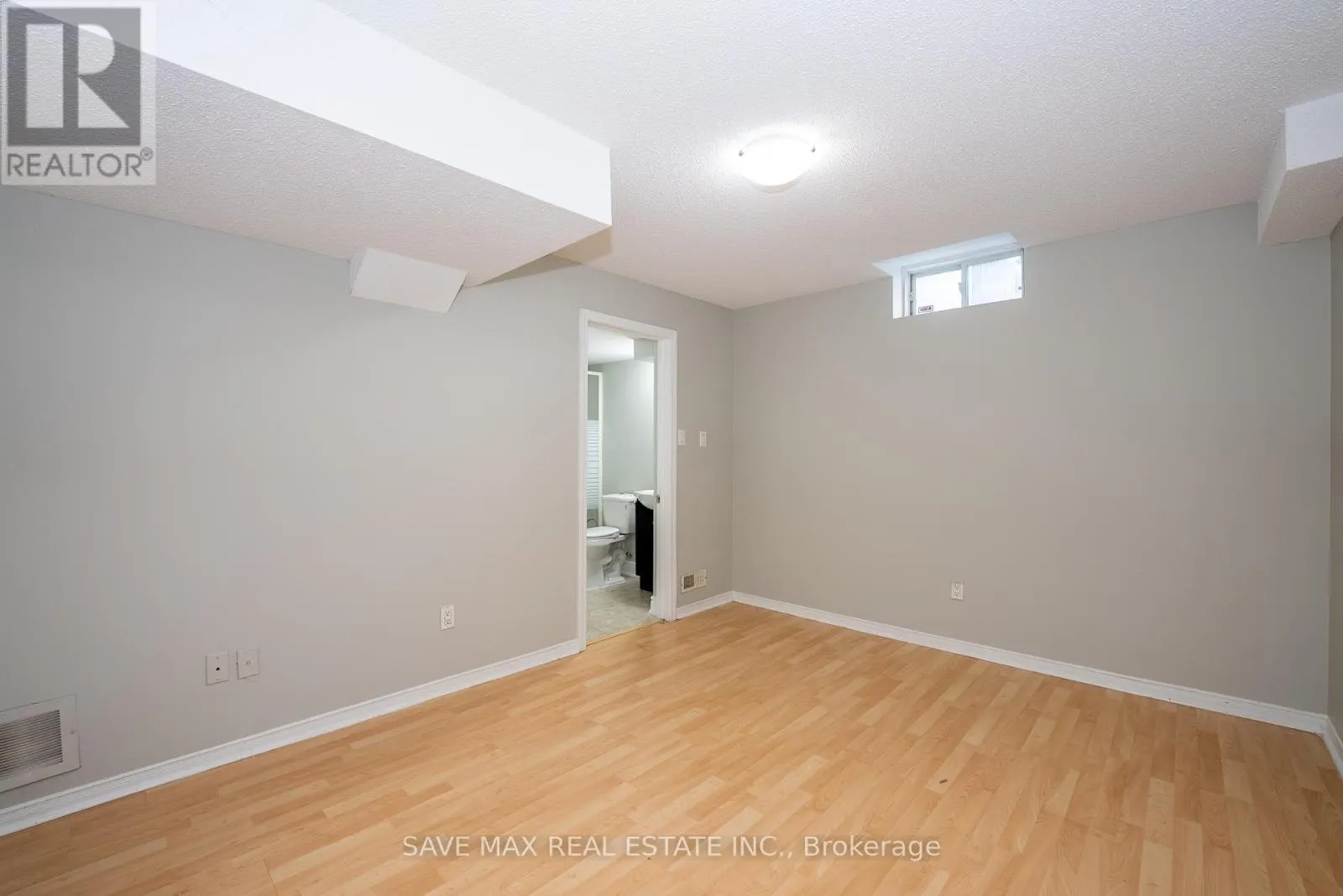 33 HEATHWOOD DRIVE