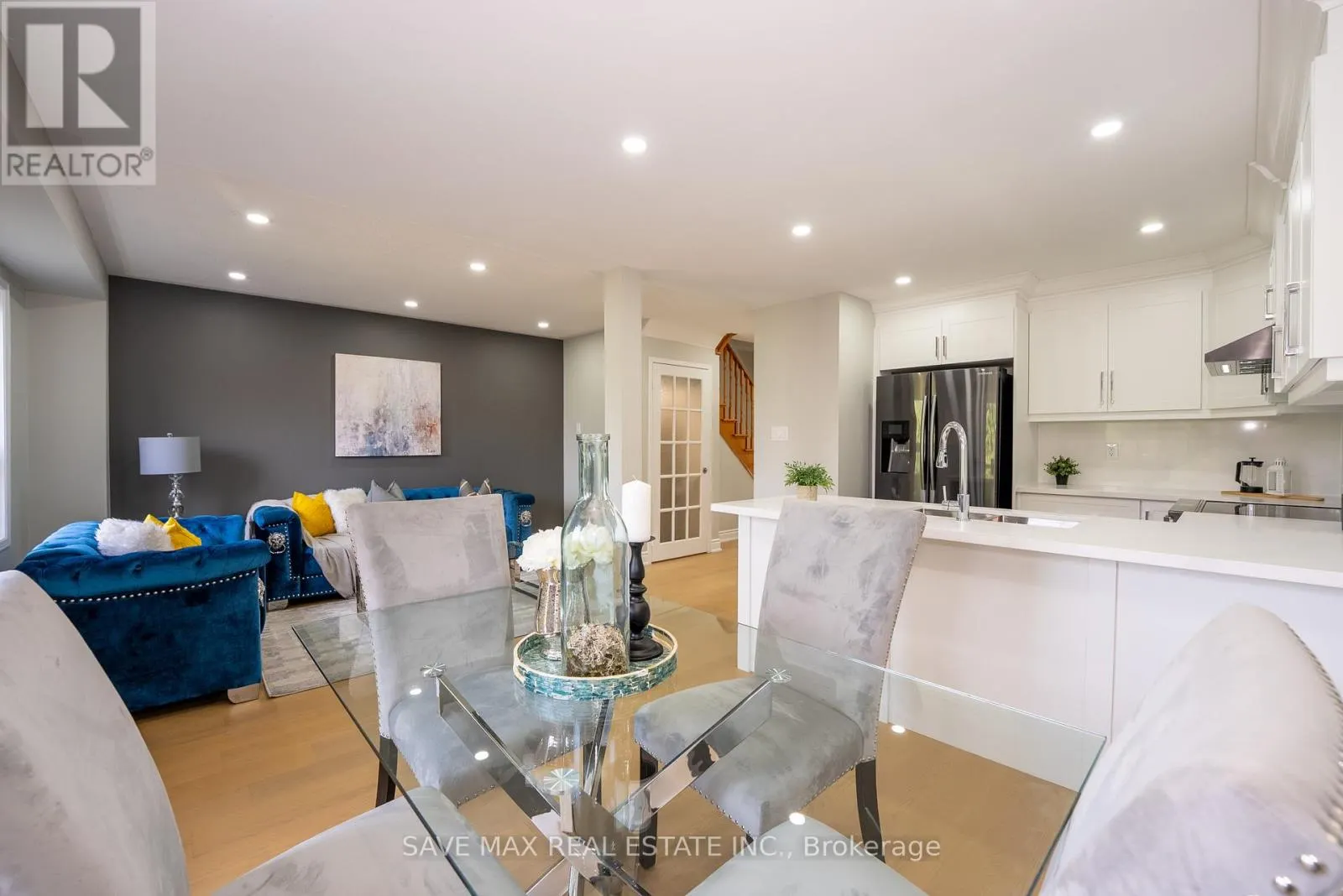 33 HEATHWOOD DRIVE