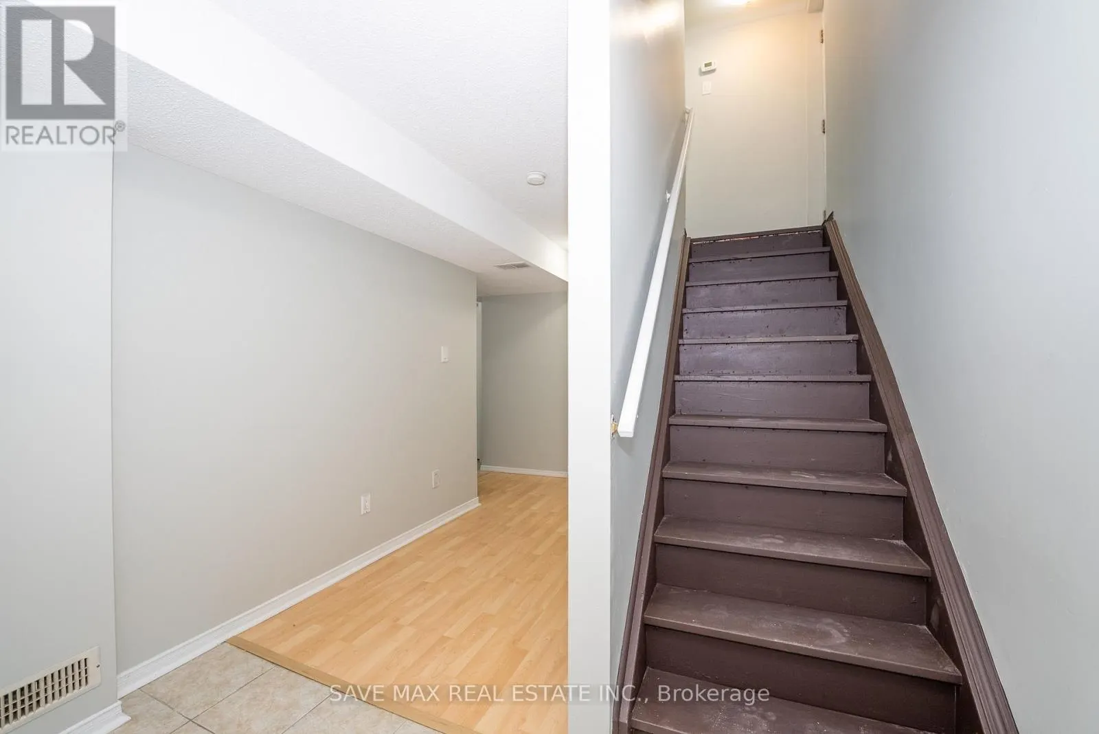 33 HEATHWOOD DRIVE