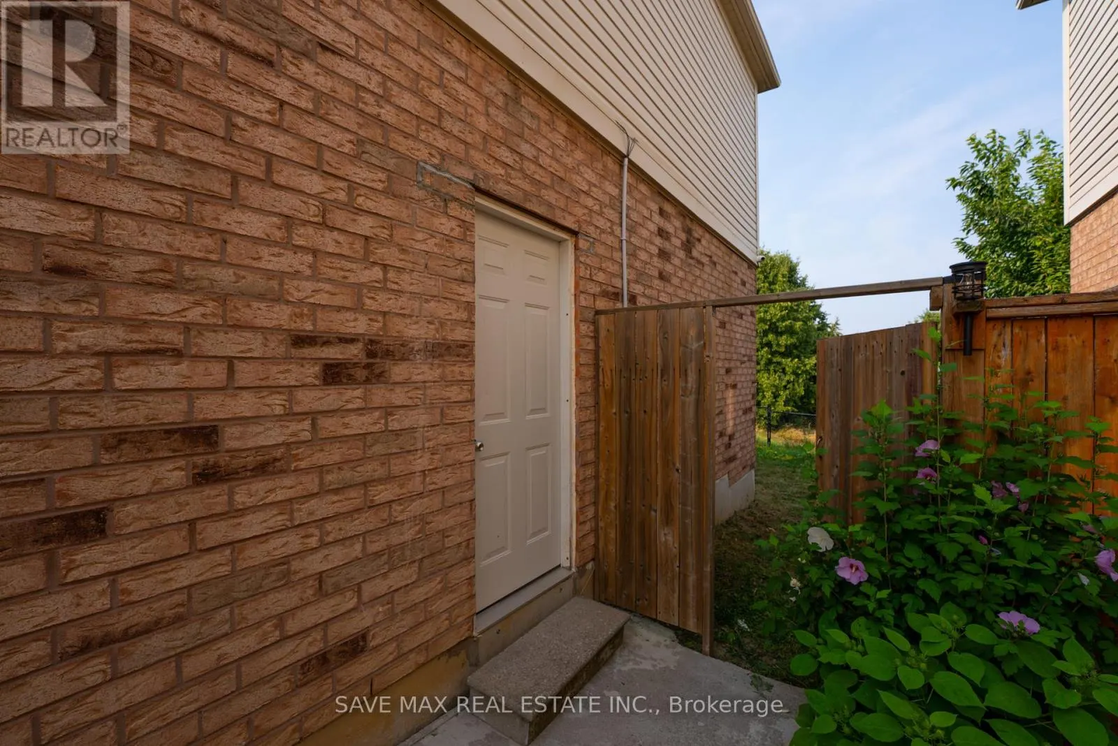 33 HEATHWOOD DRIVE