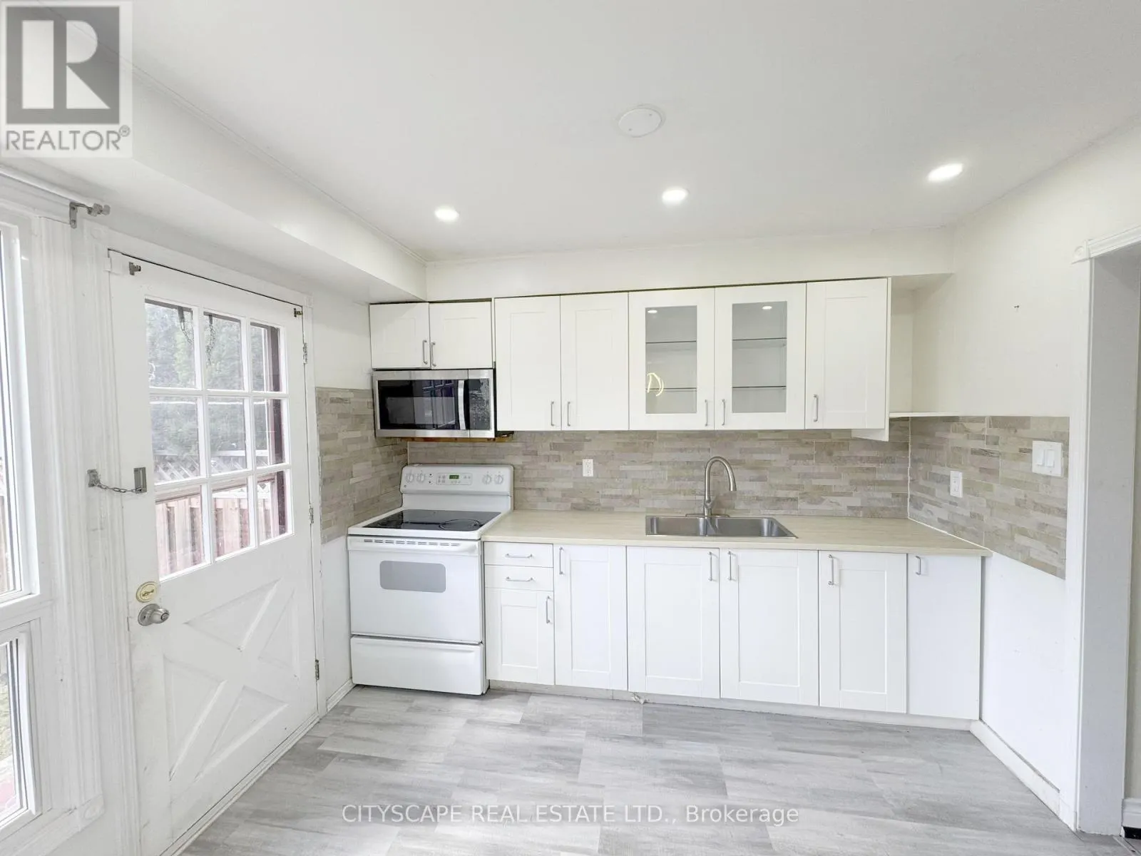 62 BARRINGTON CRESCENT