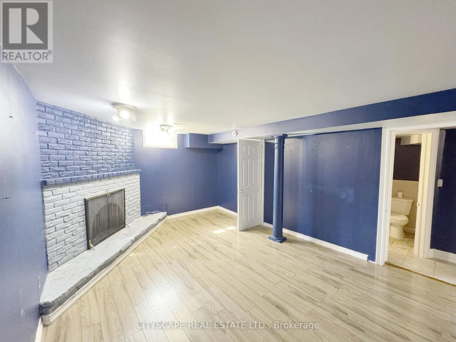 62 BARRINGTON CRESCENT
