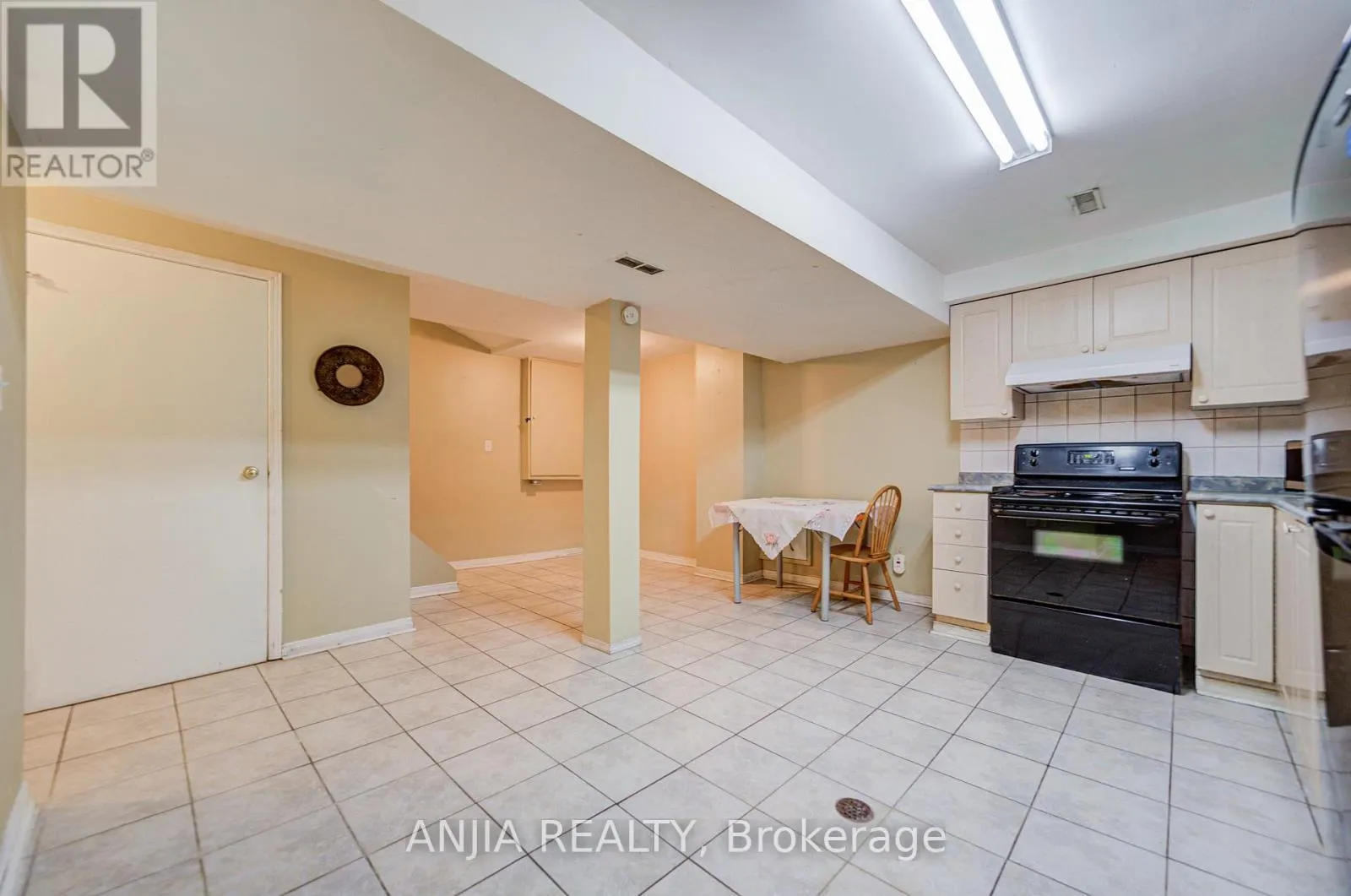 550 BLUESKY CRESCENT