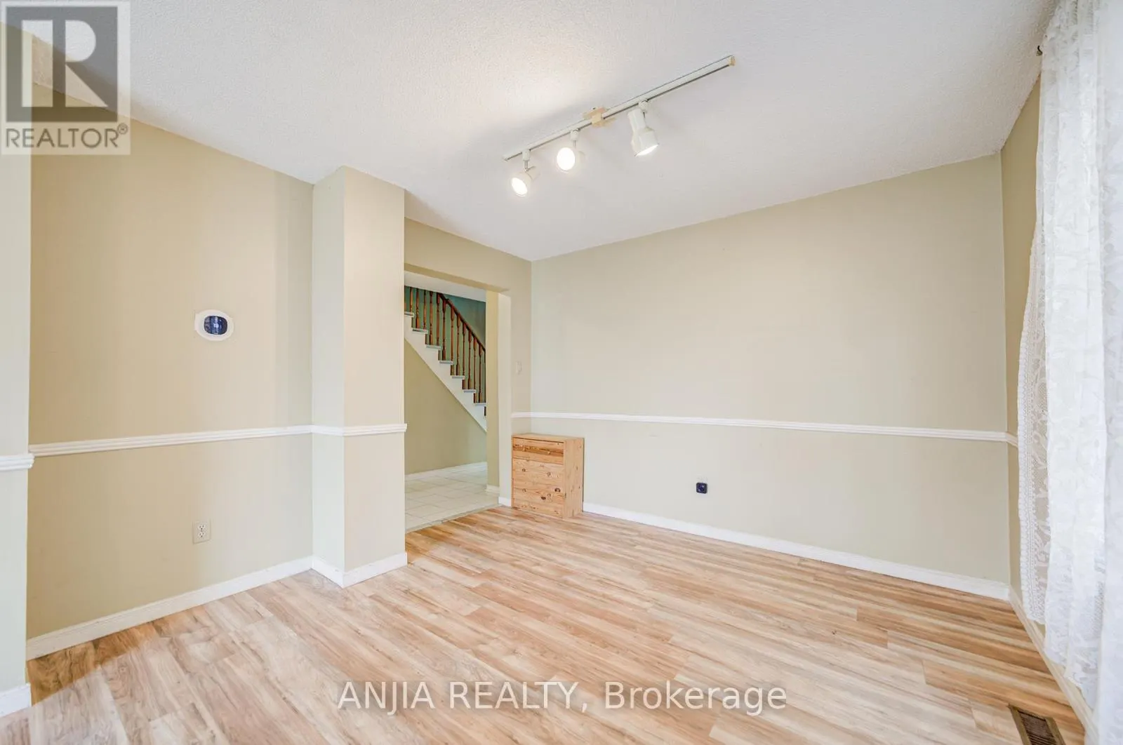 550 BLUESKY CRESCENT