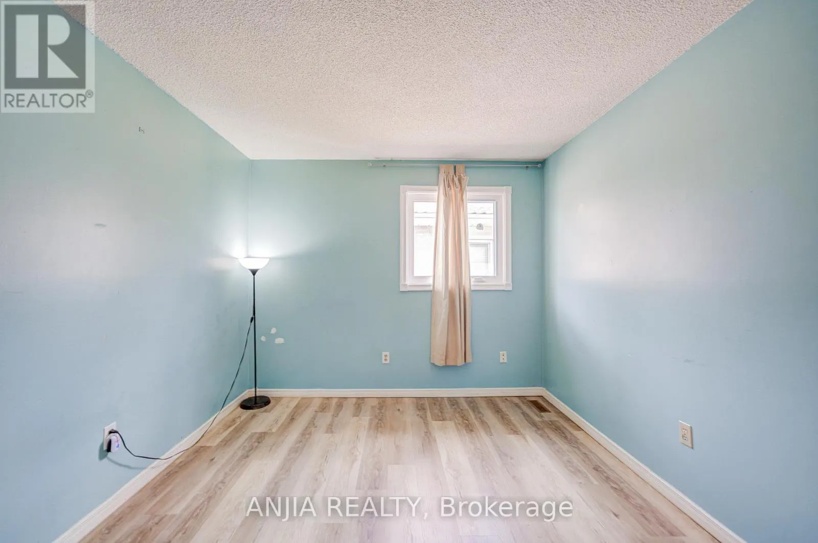 550 BLUESKY CRESCENT