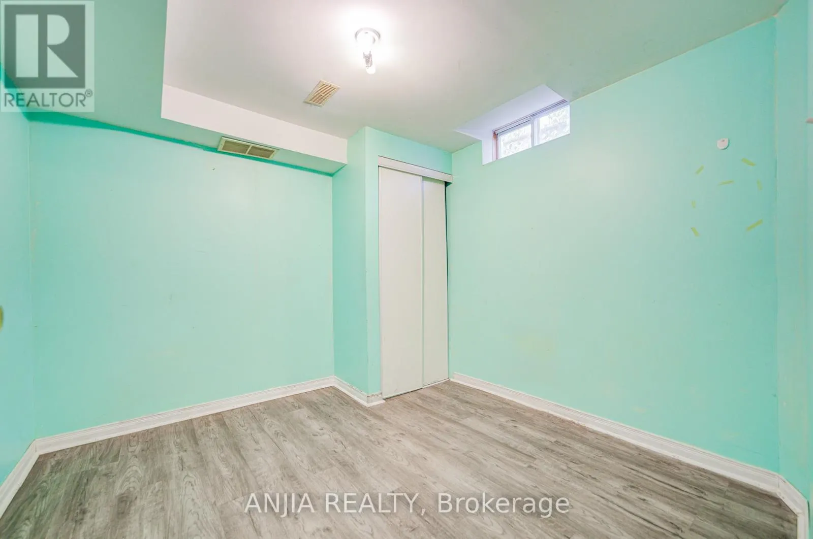 550 BLUESKY CRESCENT