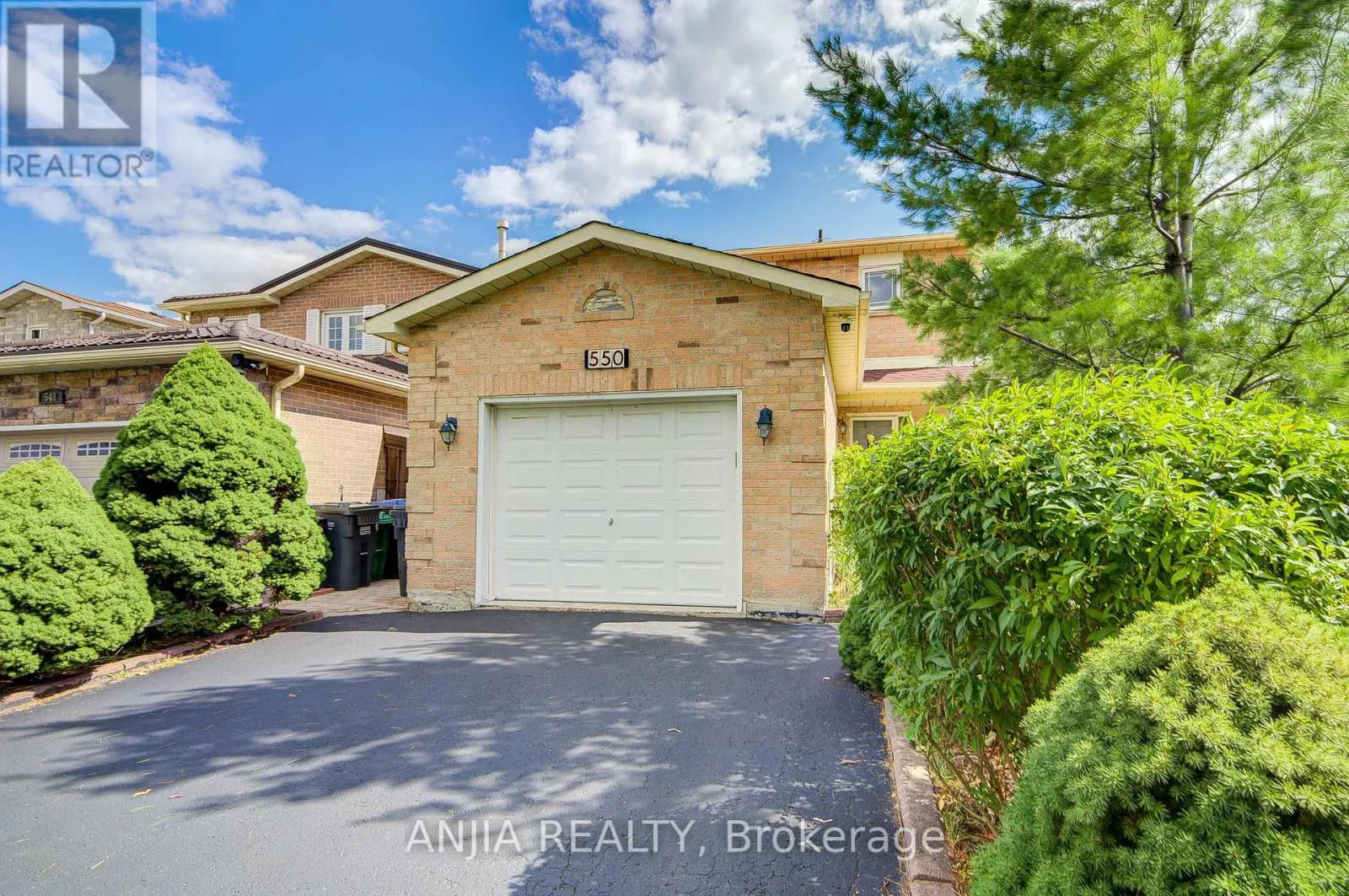 550 BLUESKY CRESCENT