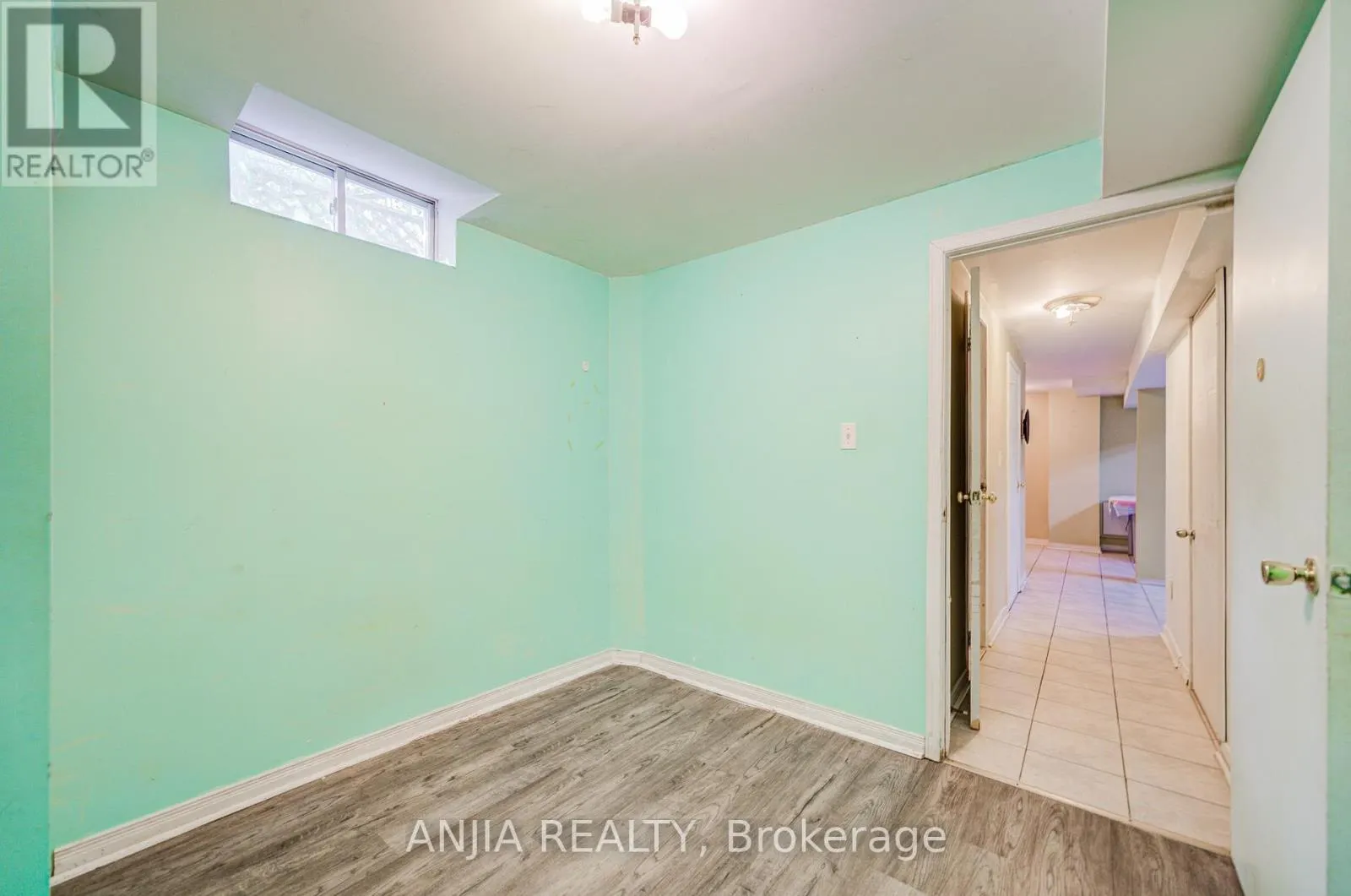 550 BLUESKY CRESCENT
