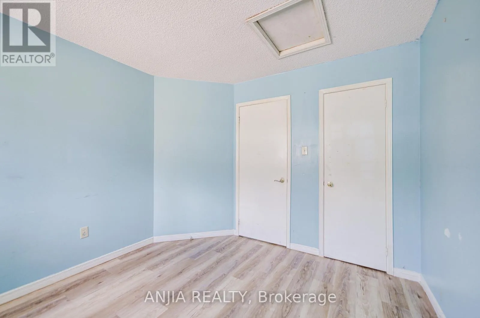 550 BLUESKY CRESCENT