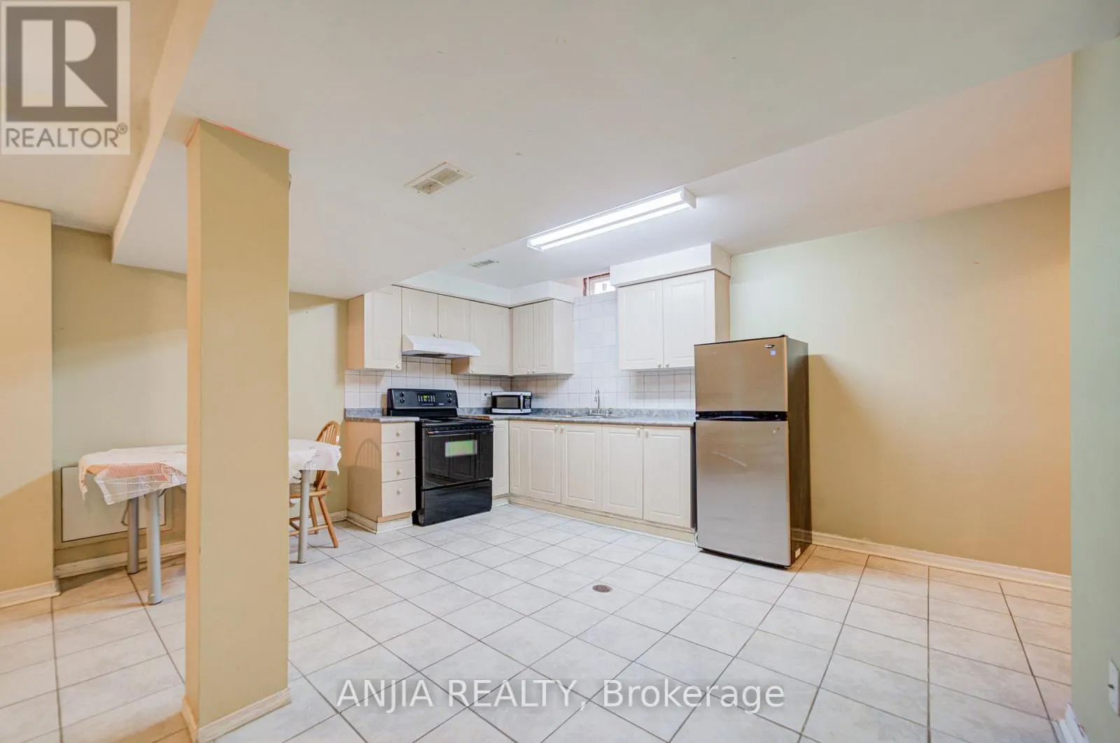 550 BLUESKY CRESCENT