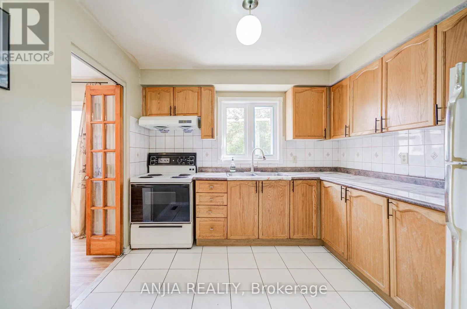550 BLUESKY CRESCENT