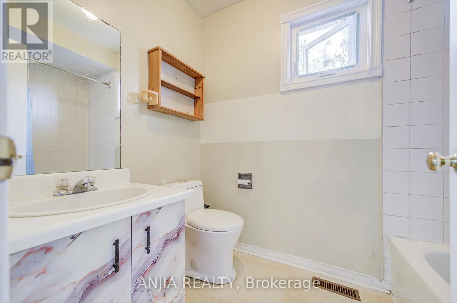 550 BLUESKY CRESCENT