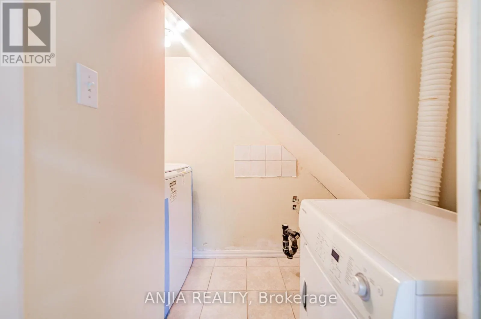 550 BLUESKY CRESCENT