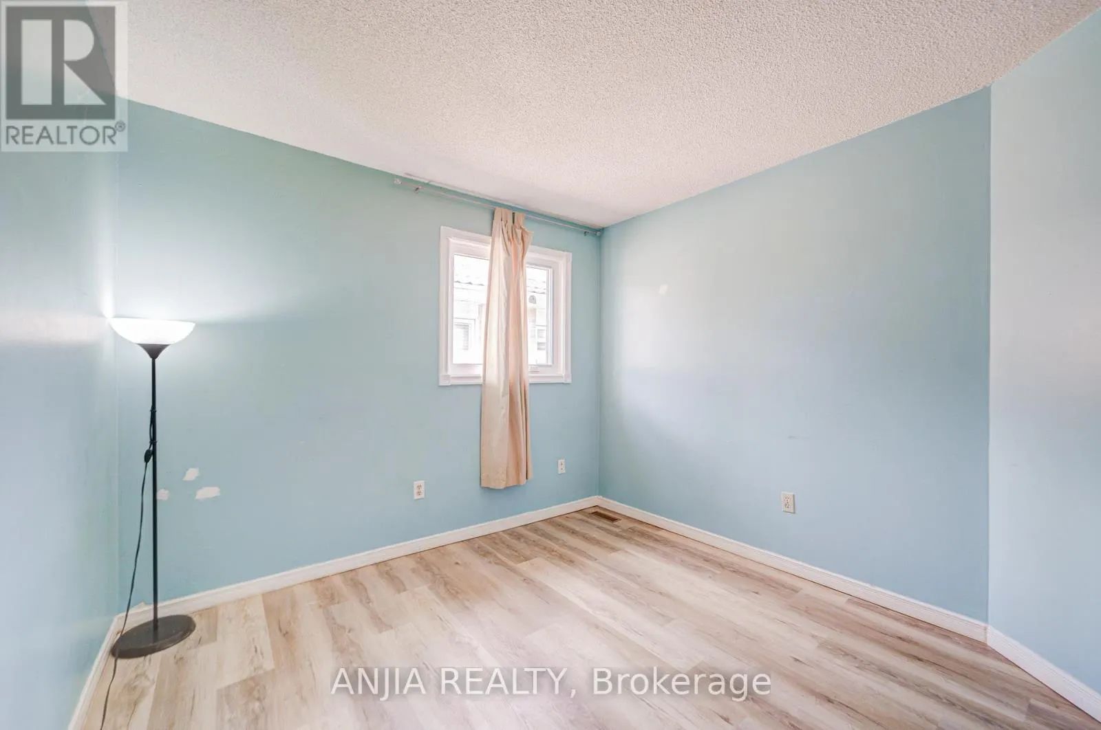 550 BLUESKY CRESCENT
