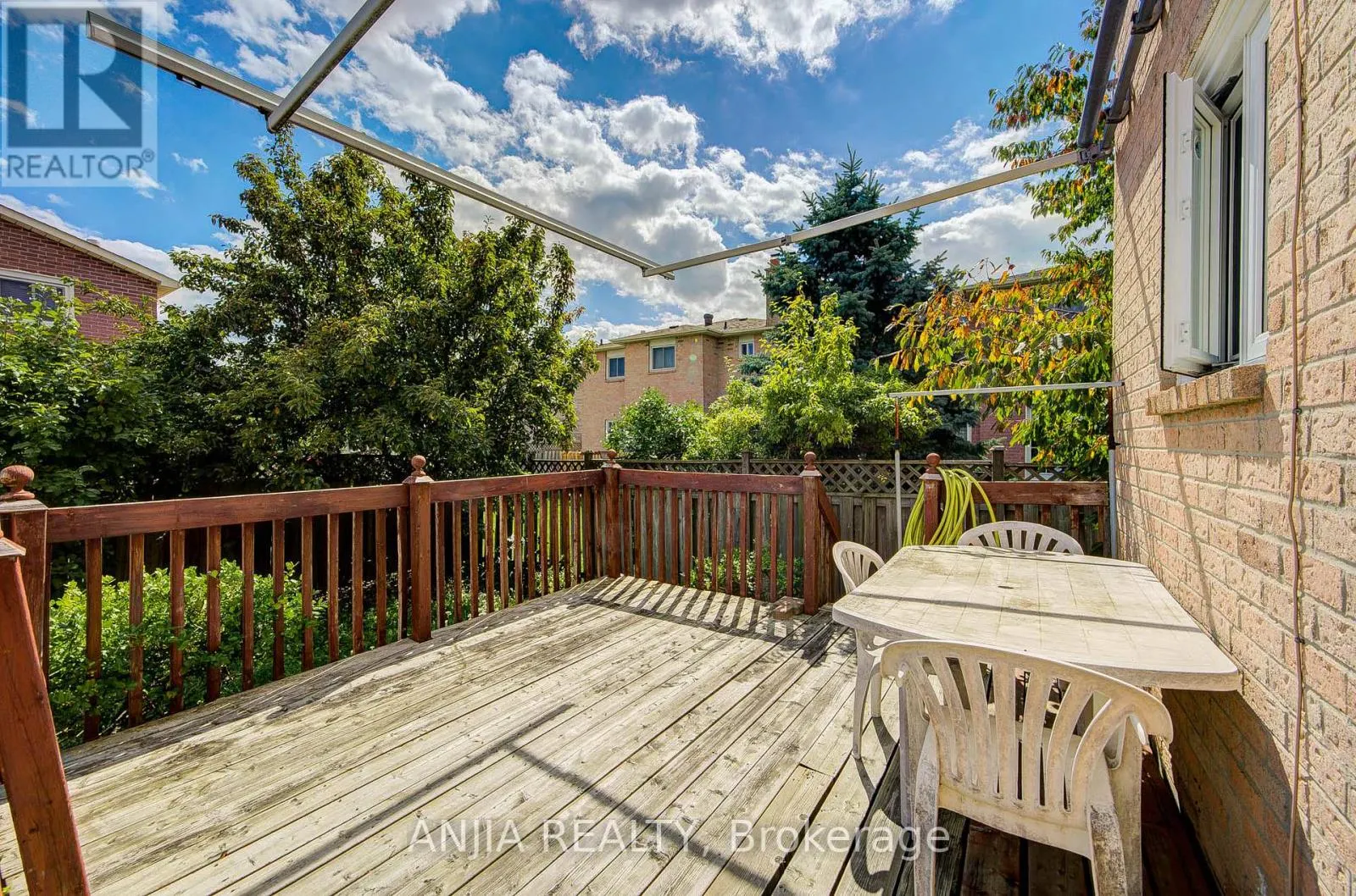 550 BLUESKY CRESCENT