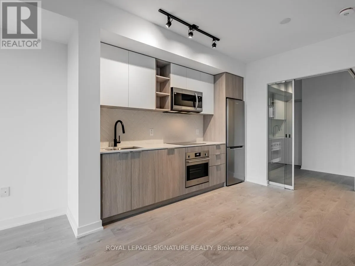 805 - 36 ZORRA STREET