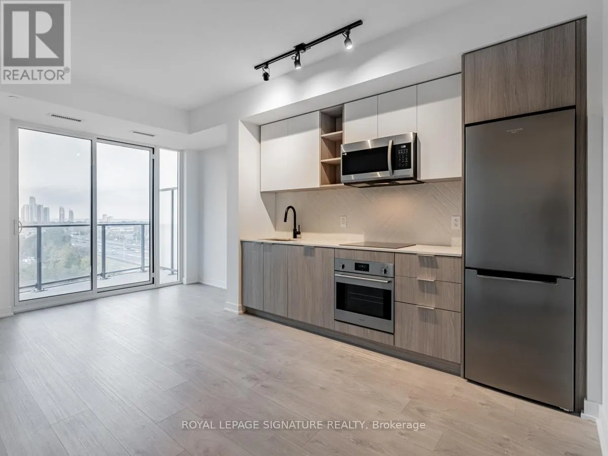 805 - 36 ZORRA STREET