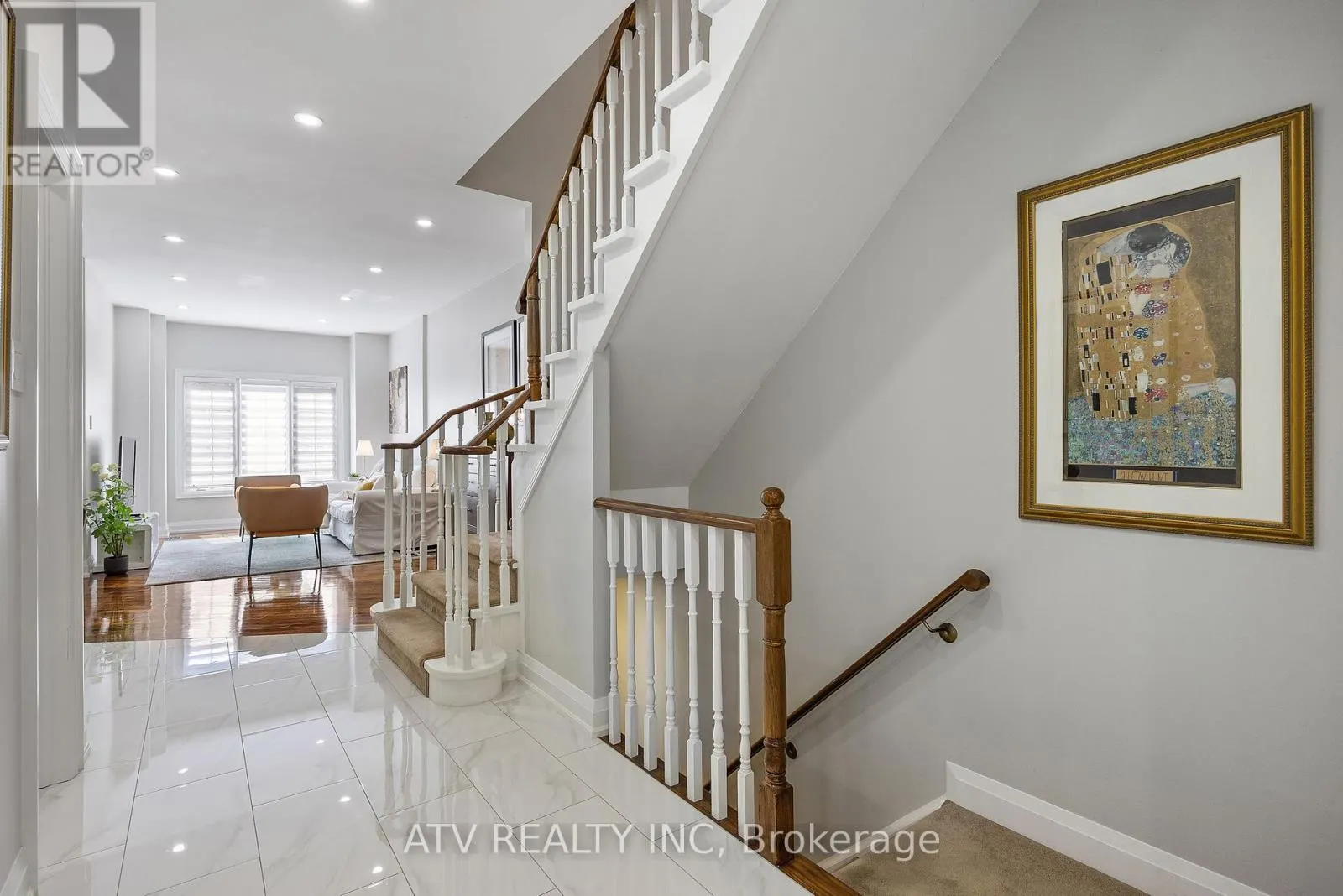6 BLUEWATER COURT