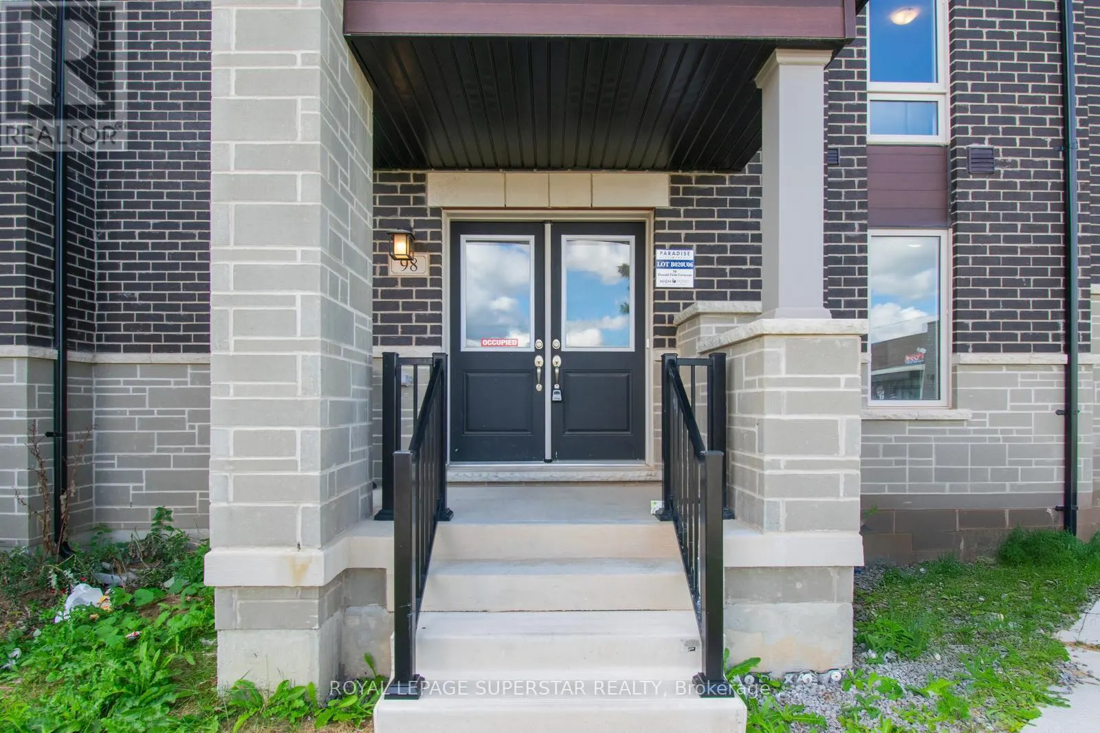 98 DONALD FICHT CRESCENT