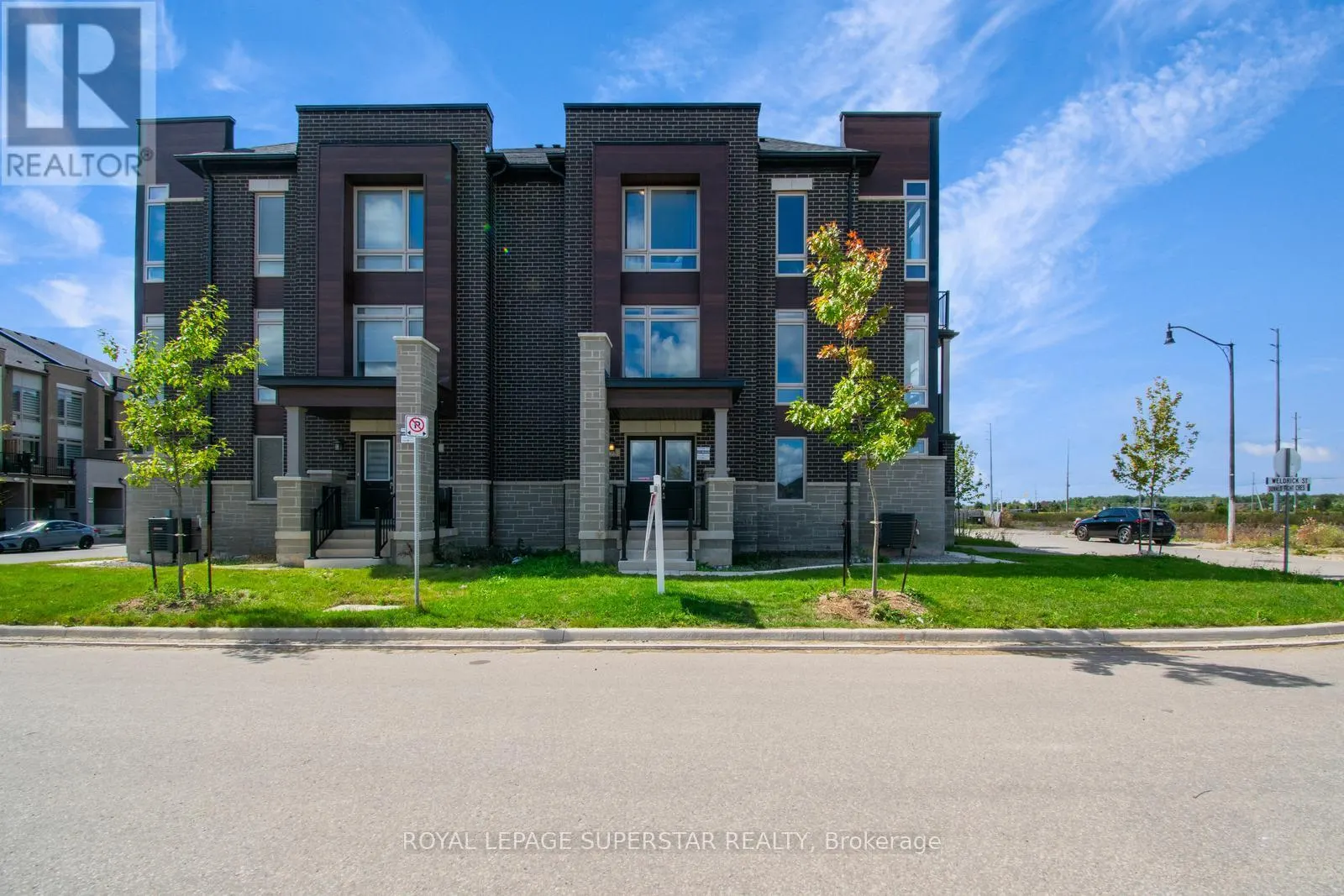98 DONALD FICHT CRESCENT