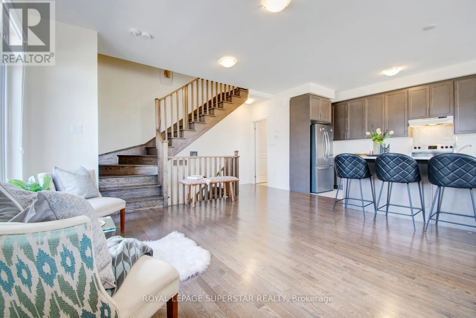98 DONALD FICHT CRESCENT