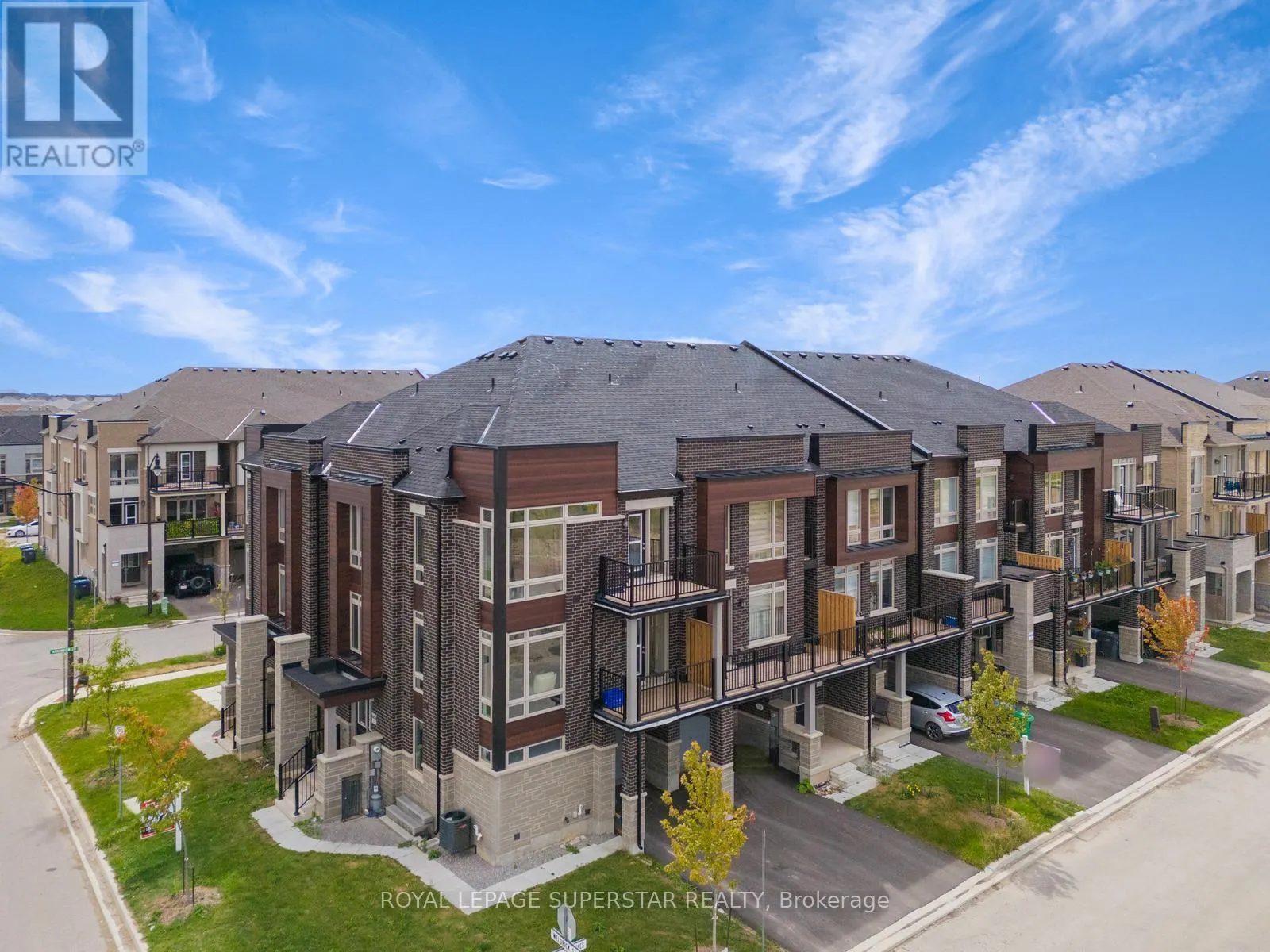 98 DONALD FICHT CRESCENT