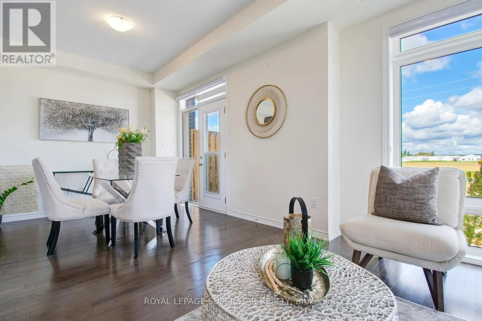 98 DONALD FICHT CRESCENT