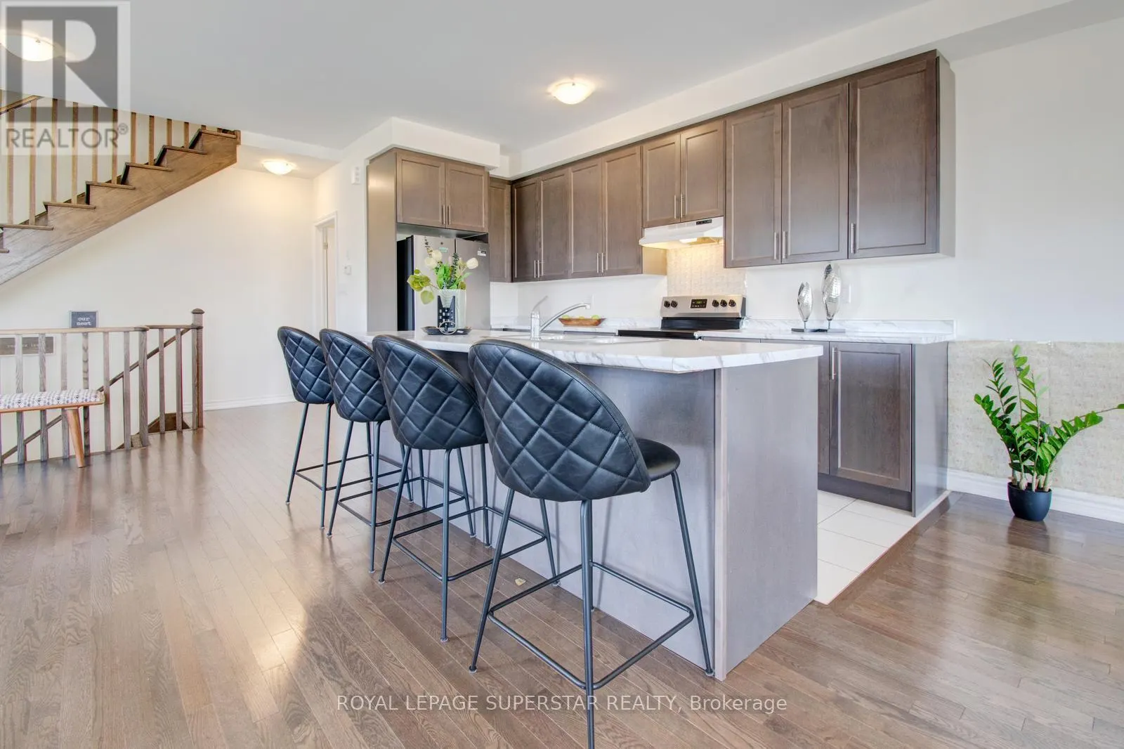 98 DONALD FICHT CRESCENT
