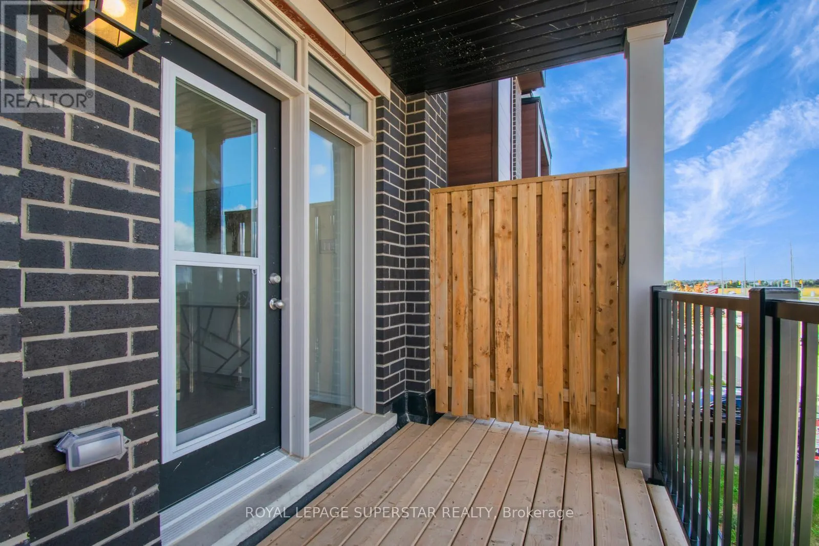 98 DONALD FICHT CRESCENT