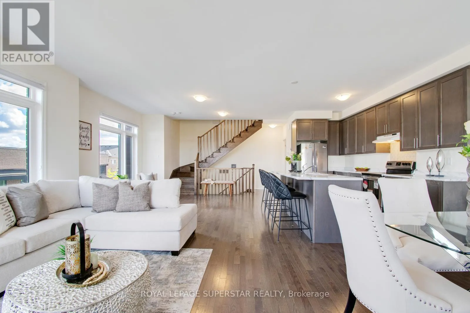 98 DONALD FICHT CRESCENT