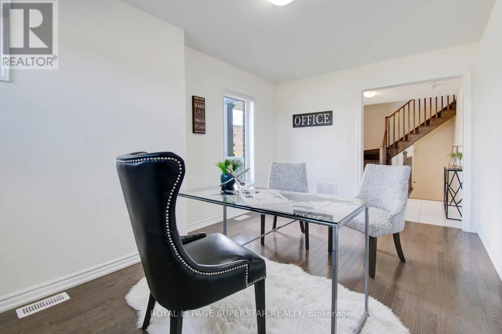 98 DONALD FICHT CRESCENT