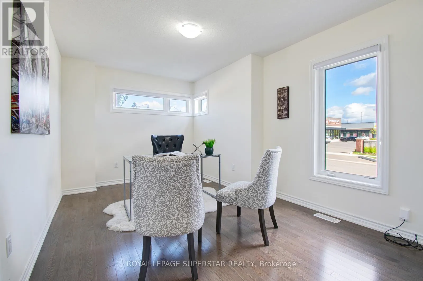 98 DONALD FICHT CRESCENT