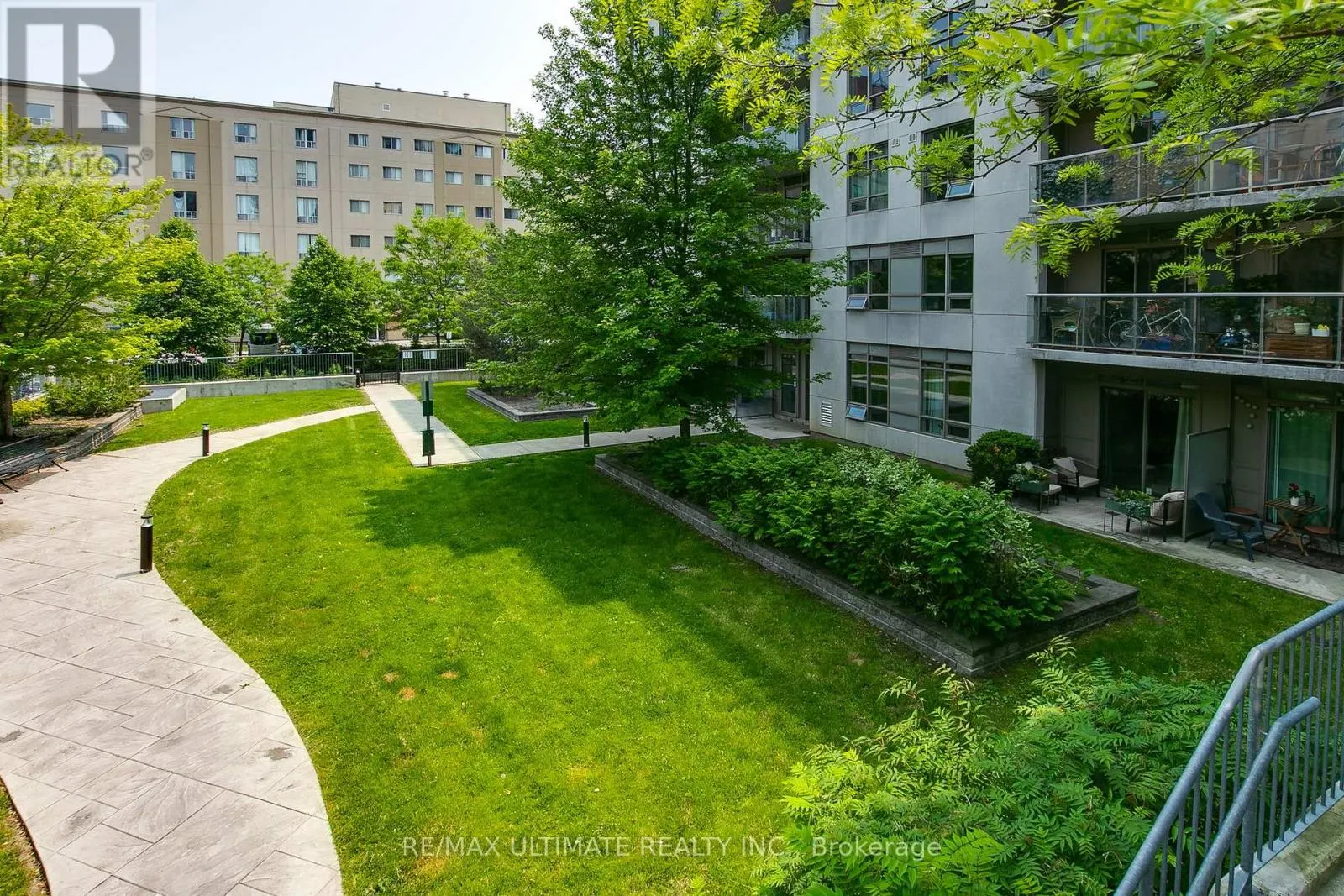 1011 - 816 LANSDOWNE AVENUE