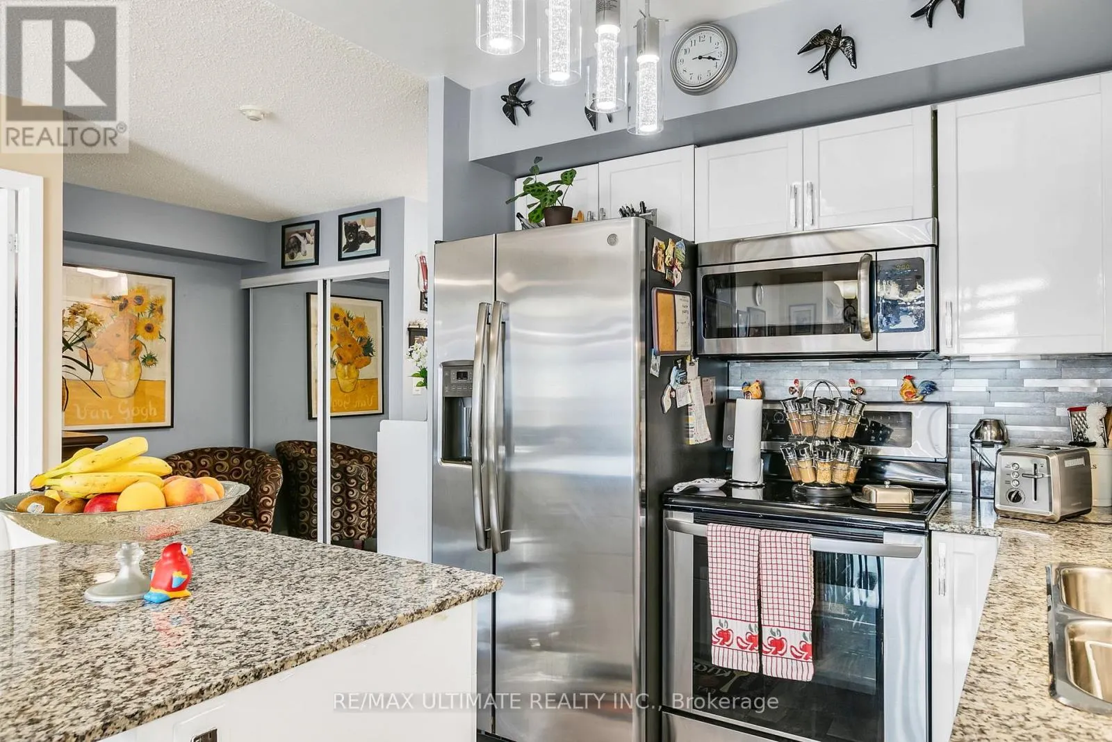 1011 - 816 LANSDOWNE AVENUE
