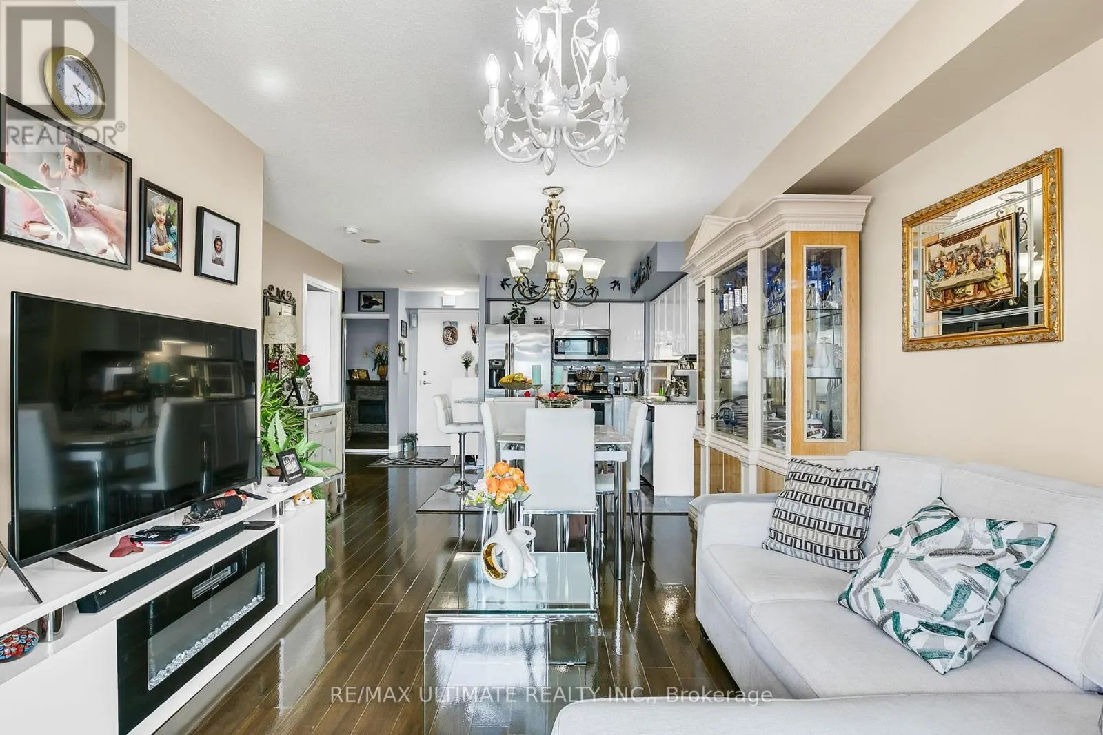 1011 - 816 LANSDOWNE AVENUE