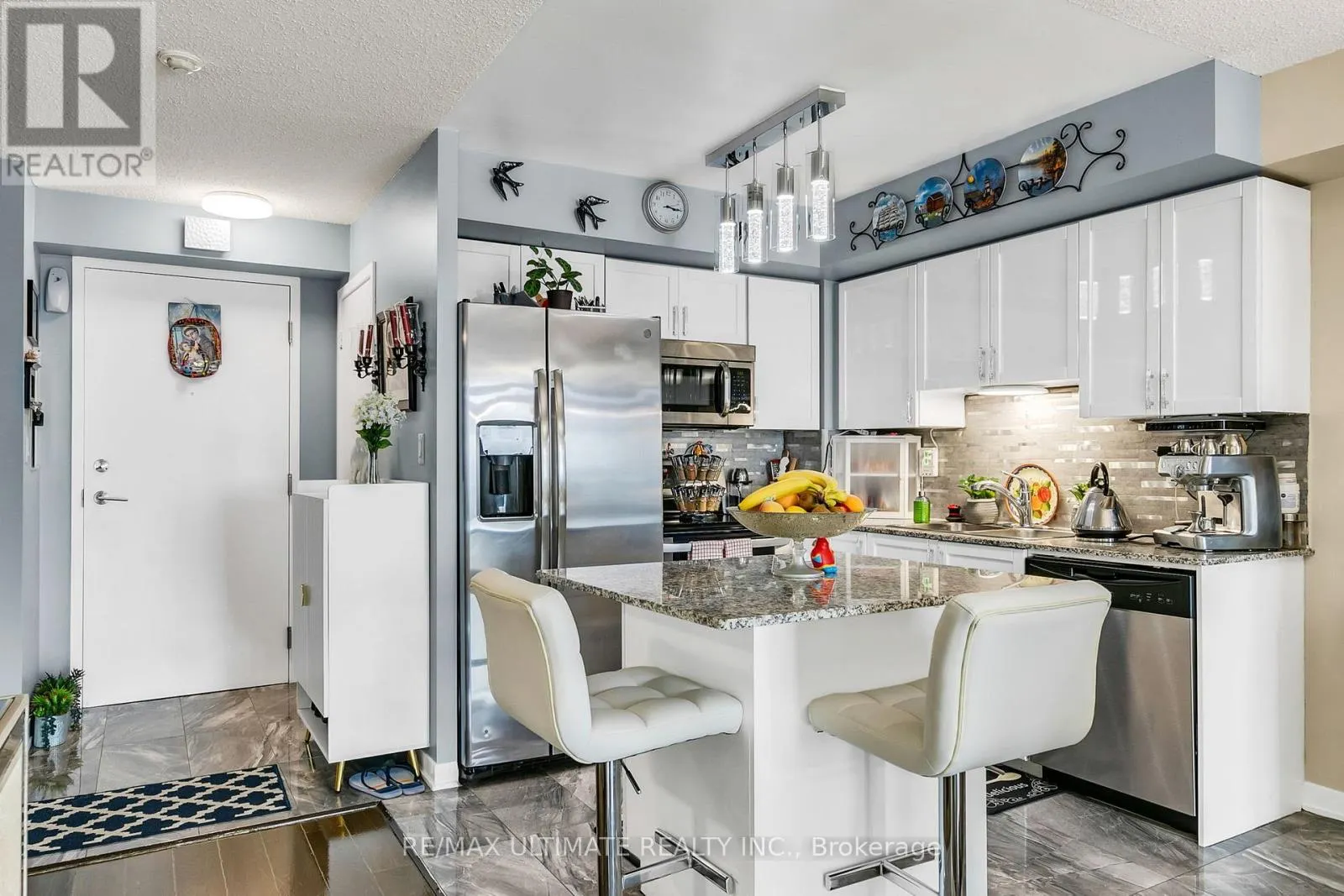 1011 - 816 LANSDOWNE AVENUE