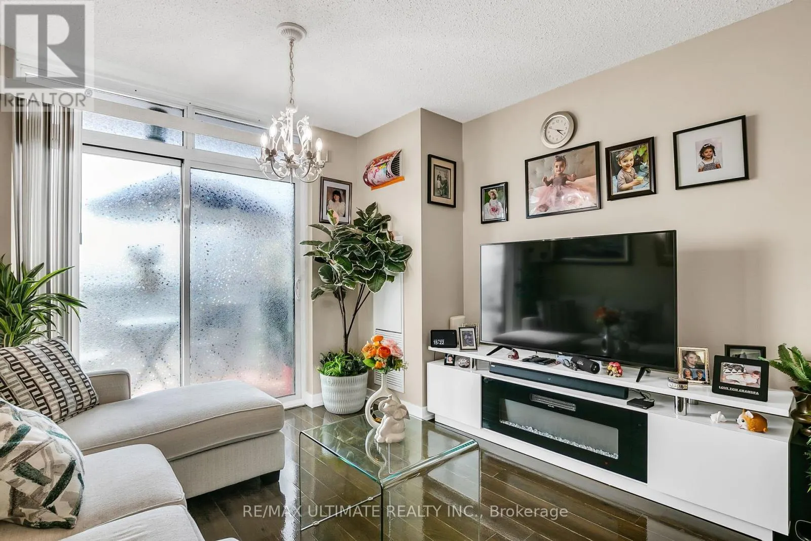 1011 - 816 LANSDOWNE AVENUE