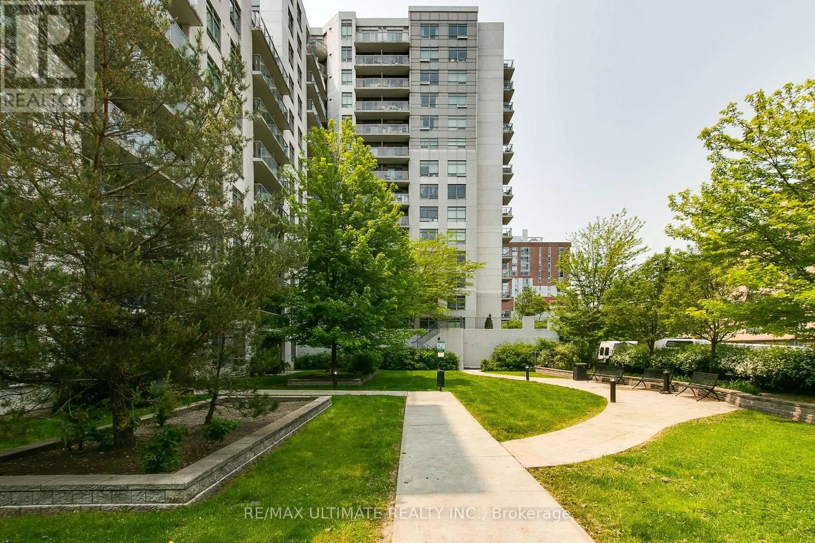 1011 - 816 LANSDOWNE AVENUE