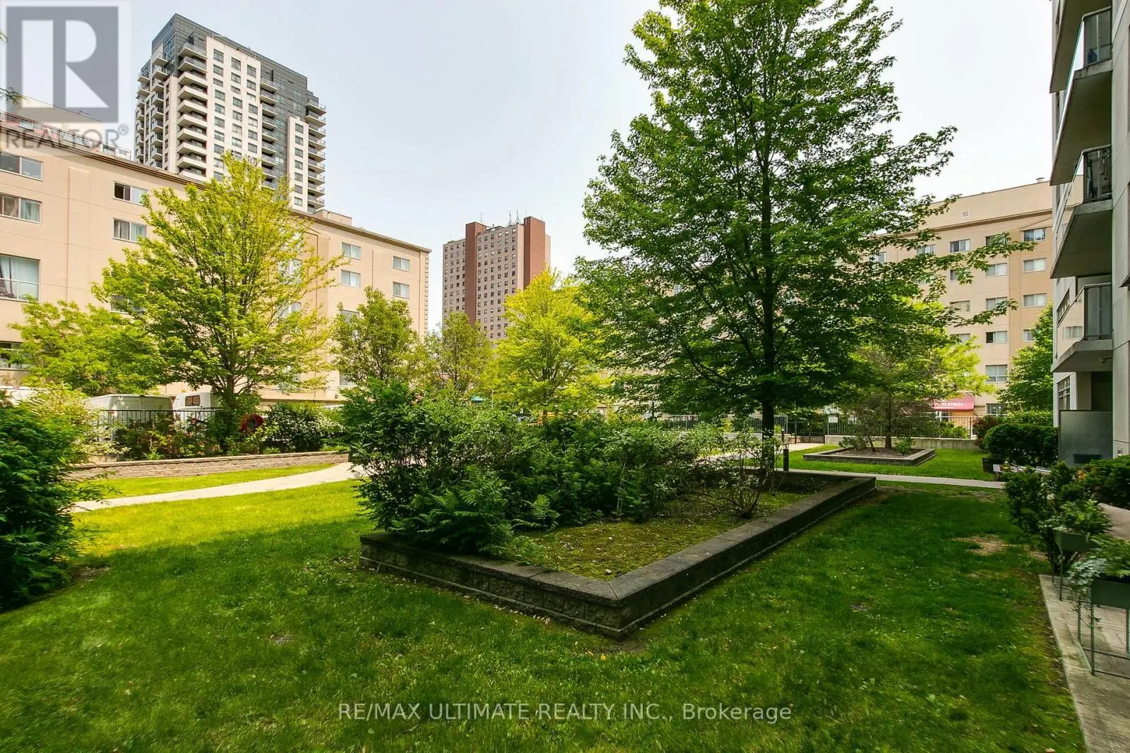 1011 - 816 LANSDOWNE AVENUE