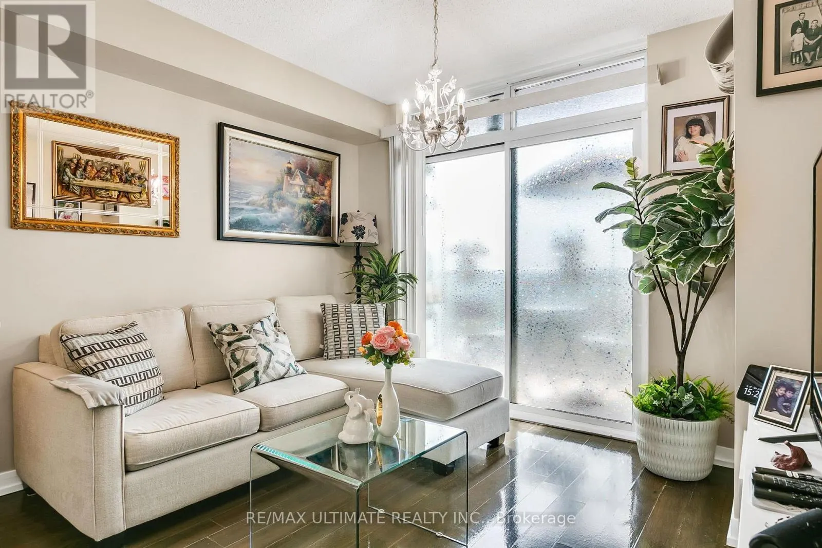 1011 - 816 LANSDOWNE AVENUE